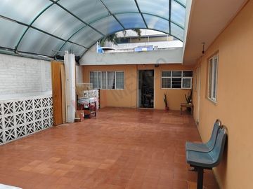 Casa amplia en El Manto, ideal para familias grandes o inversión rentable
