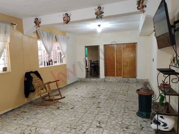 Casa amplia en El Manto, ideal para familias grandes o inversión rentable