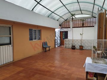 Casa amplia en El Manto, ideal para familias grandes o inversión rentable