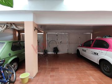 Casa amplia en El Manto, ideal para familias grandes o inversión rentable