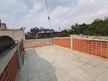 Casa amplia en El Manto, ideal para familias grandes o inversión rentable