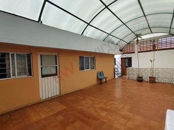 Casa amplia en El Manto, ideal para familias grandes o inversión rentable