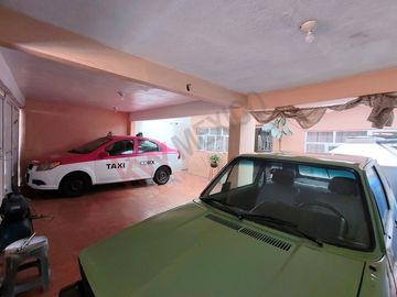 Casa amplia en El Manto, ideal para familias grandes o inversión rentable