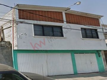 Casa amplia en El Manto, ideal para familias grandes o inversión rentable