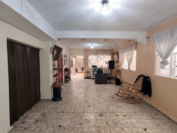 Casa amplia en El Manto, ideal para familias grandes o inversión rentable