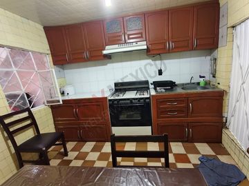Casa amplia en El Manto, ideal para familias grandes o inversión rentable