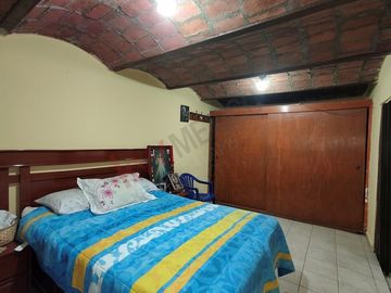 Casa amplia en El Manto, ideal para familias grandes o inversión rentable