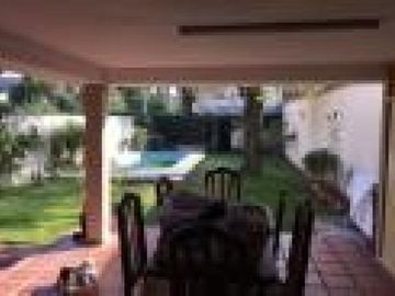 VENDO - ITUZAINGO NORTE CENTRO- CHALET DE 5 AMB.