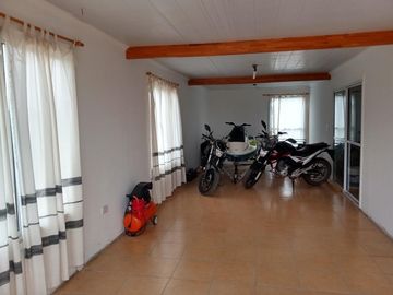 Casa en venta - 3 dormitorios 2 baños - 145mts2 - Countries/B.Cerrado (Escobar)