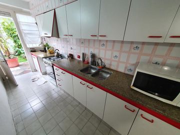 CASA PH - Olivos- 127 m2 Cub y 171 m2 lote a  1 cuadra de maipu , con jardin