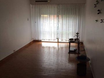Departamento en venta - 2 Dormitorios 1 Baño - 84Mts2 - Bernal Oeste
