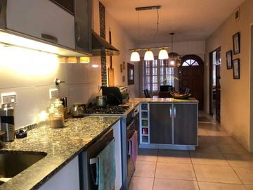 Hermoso chalet 6 ambientes Castelar Norte