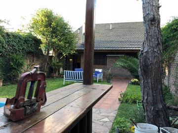 Hermoso chalet 6 ambientes Castelar Norte