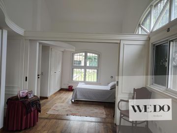 casas estilo colonial sobre 22.000 m2 de terreno! pegado a country Martindale