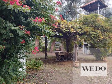 casas estilo colonial sobre 22.000 m2 de terreno! pegado a country Martindale