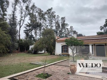 casas estilo colonial sobre 22.000 m2 de terreno! pegado a country Martindale