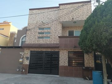 Casa en Venta en Jardines de Andalucía en Guadalupe, N.L.