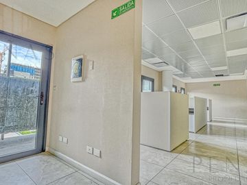 MODERNA OFICINA EN VICENTE LÓPEZ -  GRAN IMAGEN CORPORATIVA