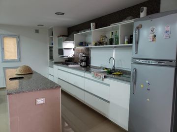 Casa venta  4 dormitorios 3 baños 1 cochera 600 mts 2 totales - Coronel Brandsen