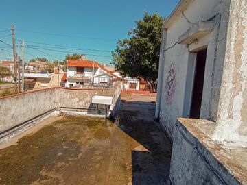 Venta Casa en Lanús Oeste sobre lote de 8.66 x 28 a 2 cuadras de la Av. San Martin