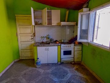 Venta Casa en Lanús Oeste sobre lote de 8.66 x 28 a 2 cuadras de la Av. San Martin