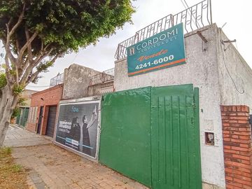 Venta Casa en Lanús Oeste sobre lote de 8.66 x 28 a 2 cuadras de la Av. San Martin