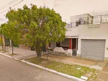 Venta Casa en Lanús Oeste sobre lote de 8.66 x 28 a 2 cuadras de la Av. San Martin