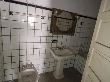 Venta Casa en Lanús Oeste sobre lote de 8.66 x 28 a 2 cuadras de la Av. San Martin