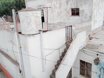 Venta Casa en Lanús Oeste sobre lote de 8.66 x 28 a 2 cuadras de la Av. San Martin