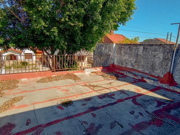 Venta Casa en Lanús Oeste sobre lote de 8.66 x 28 a 2 cuadras de la Av. San Martin