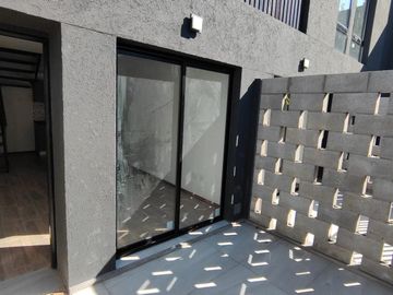 Venta  Duplex 1 dormitorio de pasillo con terraza privada EN POZO - Arroyito, Rosario