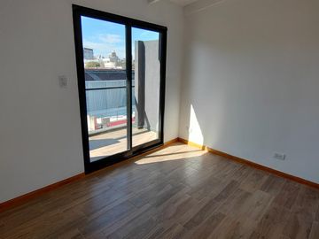 Venta  Duplex 1 dormitorio de pasillo con terraza privada EN POZO - Arroyito, Rosario