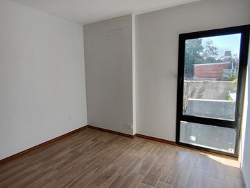 Venta  Duplex 1 dormitorio de pasillo con terraza privada EN POZO - Arroyito, Rosario