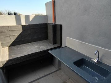 Venta  Duplex 1 dormitorio de pasillo con terraza privada EN POZO - Arroyito, Rosario