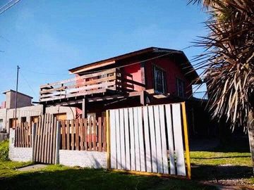 3 CASAS CON VISTA AL ARROYO Y A 200 METROS  DEL MAR