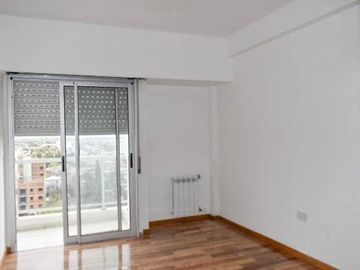 Departamento en venta - 2 Dormitorios 1 Baño - Cochera - 85mts2 - La Plata