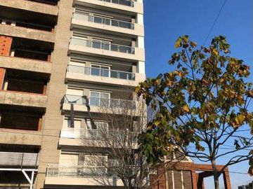 Departamento en venta - 2 Dormitorios 1 Baño - Cochera - 85mts2 - La Plata
