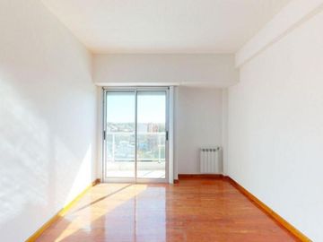 Departamento en venta - 2 Dormitorios 1 Baño - Cochera - 85mts2 - La Plata