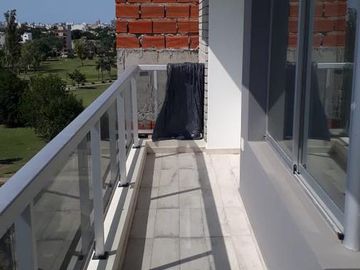 Departamento en venta - 2 Dormitorios 1 Baño - Cochera - 85mts2 - La Plata