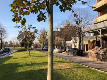 Departamento en venta - 2 Dormitorios 1 Baño - Cochera - 85mts2 - La Plata