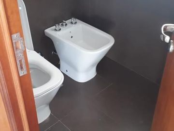 Departamento en venta - 2 Dormitorios 1 Baño - Cochera - 85mts2 - La Plata