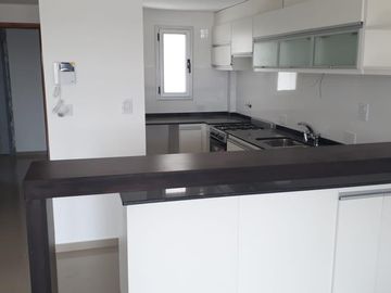 Departamento en venta - 2 Dormitorios 1 Baño - Cochera - 85mts2 - La Plata