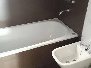 Departamento en venta - 2 Dormitorios 1 Baño - Cochera - 85mts2 - La Plata