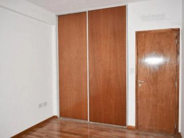 Departamento en venta - 2 Dormitorios 1 Baño - Cochera - 85mts2 - La Plata