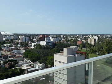 Departamento en venta - 2 Dormitorios 1 Baño - Cochera - 85mts2 - La Plata