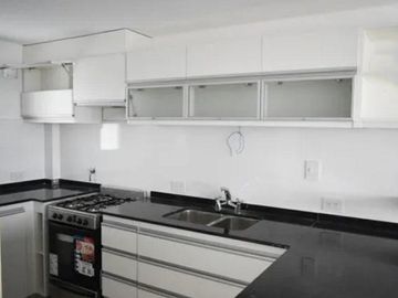Departamento en venta - 2 Dormitorios 1 Baño - Cochera - 85mts2 - La Plata