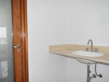 Departamento en venta - 2 Dormitorios 1 Baño - Cochera - 85mts2 - La Plata