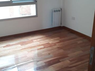 Departamento en venta - 2 Dormitorios 1 Baño - Cochera - 85mts2 - La Plata