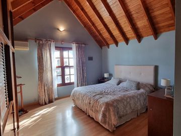 Importante chalet en Bernal Oeste