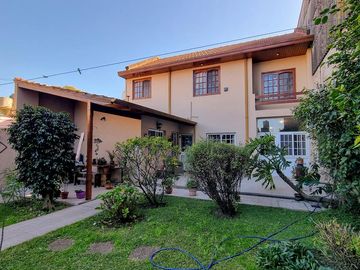 Importante chalet en Bernal Oeste